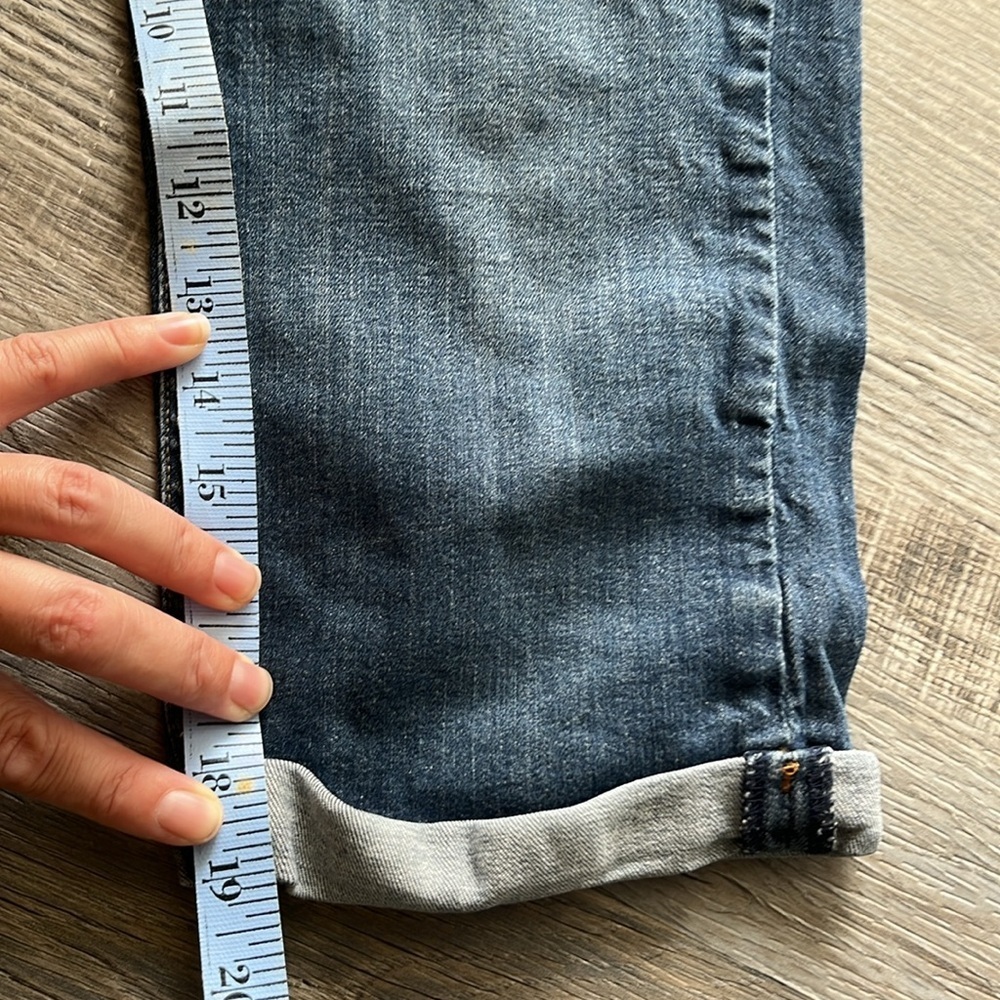 Denizen from Levi's Totally Shaping Capris Blue Jean Capri, Misses Size 4 - Picture 11 of 12